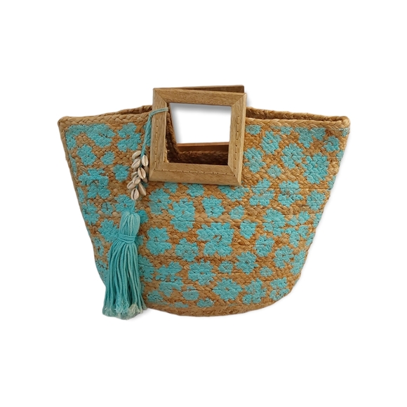 TWIG &ARROW Handbags - TWIG & ARROW WOMEN'S TURQOUSE HANDMADE  PURSE BEACH WOVEN  W/TASSEL SEA SHELLS.